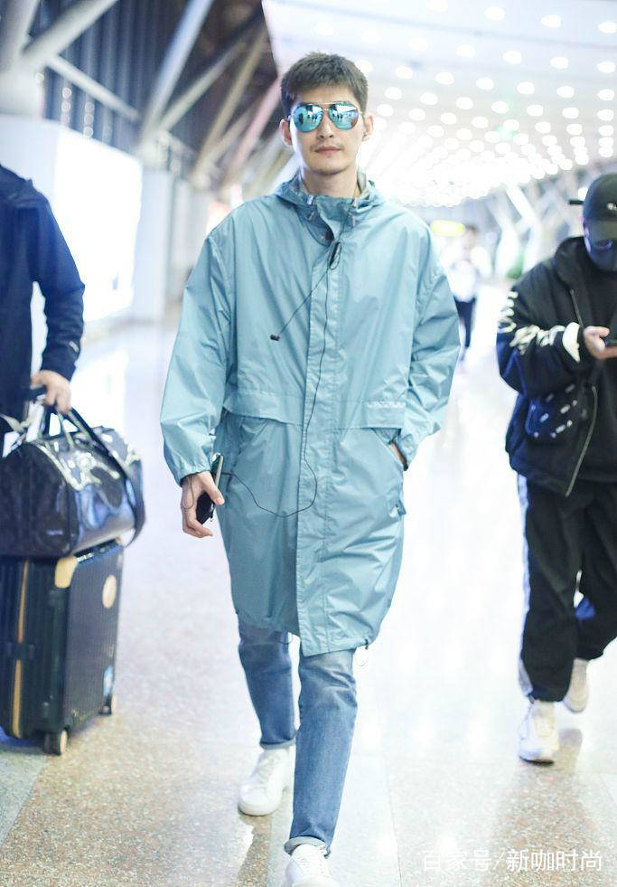 一身|张翰要走“颓男”路线？现身机场胡子青黑，跟一身清新装扮好不搭