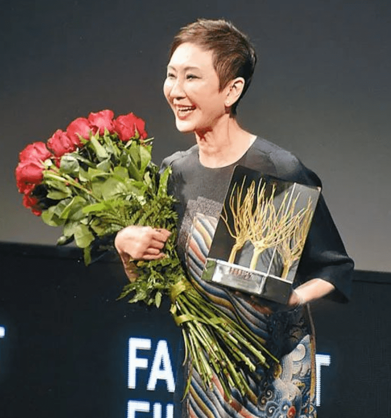 林青霞|让林青霞见面就认输的人，没有女明星敢和她比穿搭时髦