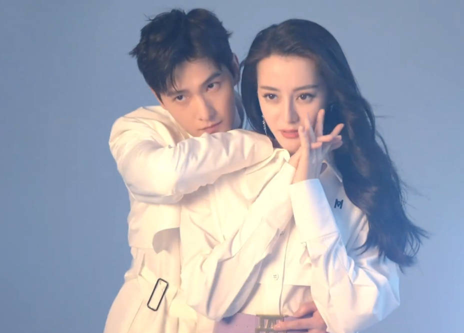 原创荣耀预热花絮杨洋热巴摄影棚内拍双人照细节尽显好关系