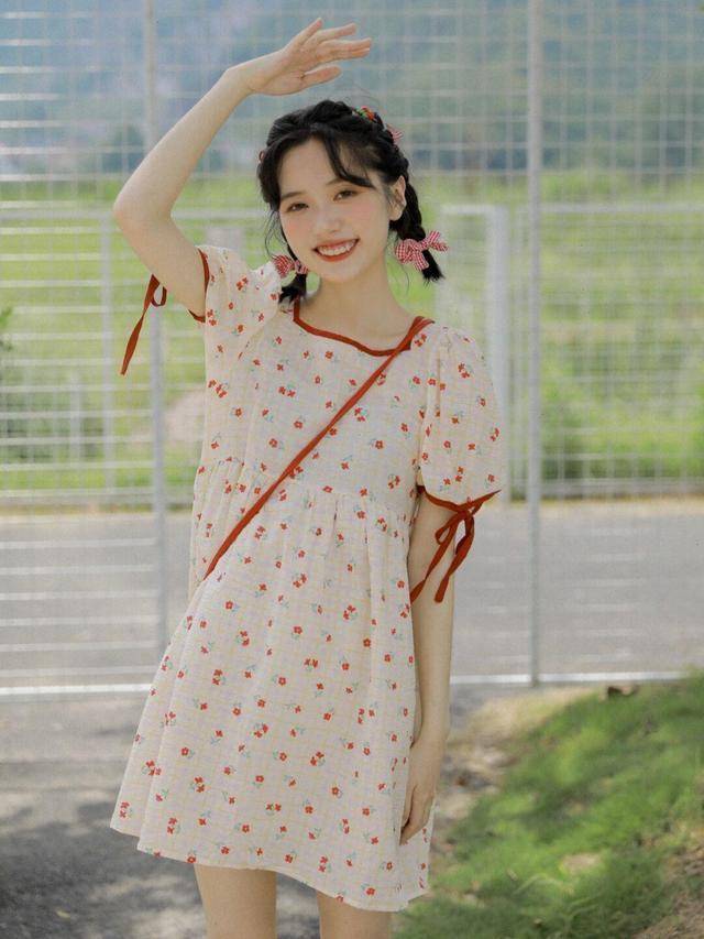 设计|元气少女都爱穿的吊带裙，日系复古，俏皮又灵动，美如初恋女友