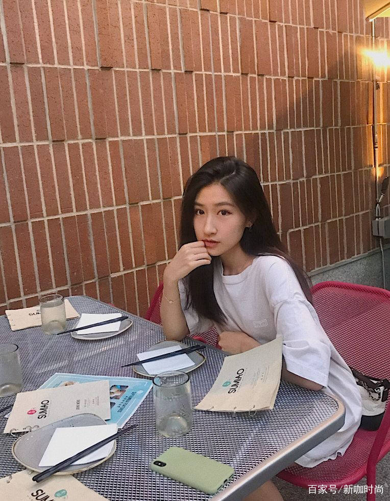 身材|主持人史小诺23岁女儿：细腰长腿长相清纯，与妈妈似姐妹