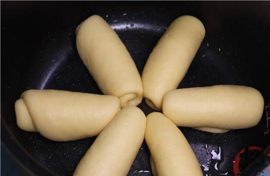 进行|马上过年了，教你电饭锅早餐面包做法，年货送礼有着落了