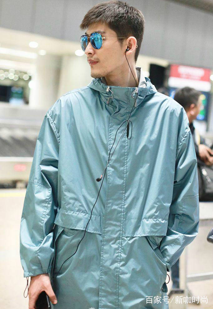 一身|张翰要走“颓男”路线？现身机场胡子青黑，跟一身清新装扮好不搭