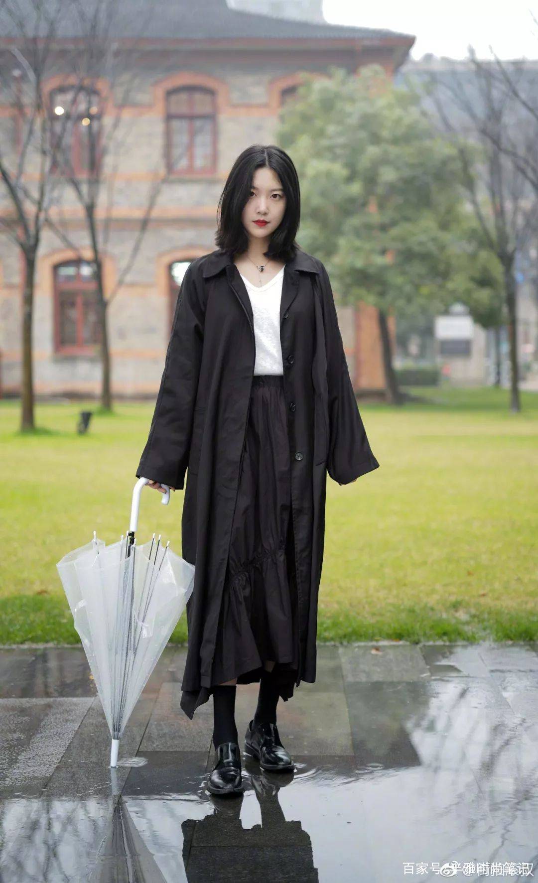 扣子|长外套+平底鞋=今秋最火混搭,洋气炸了!