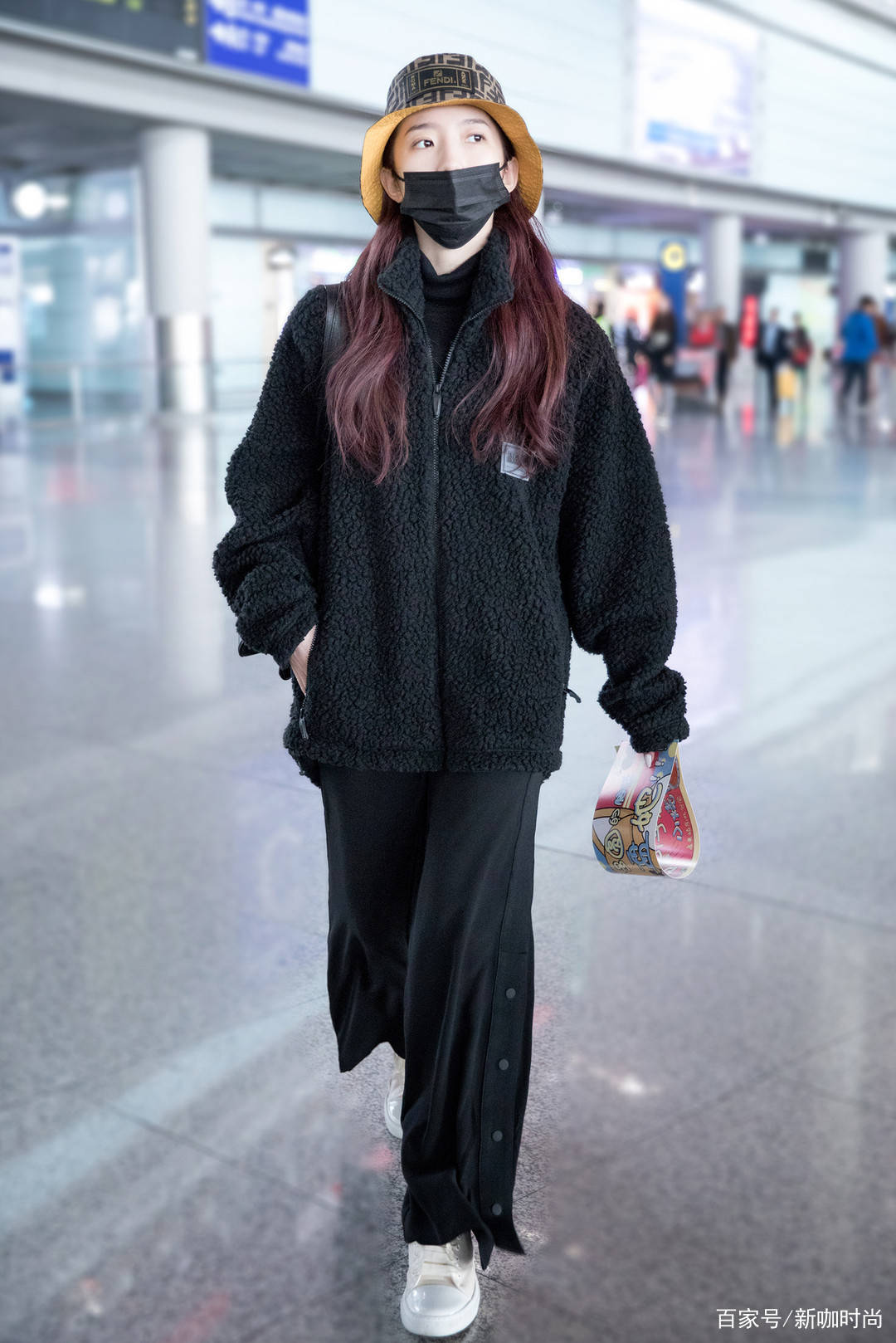 女孩子|想变酷又不显另类！学21岁孟美岐这样穿，遮肉显瘦又显高