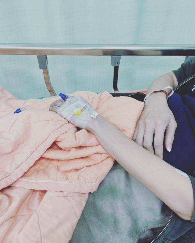 主持人侯佩岑生日当天紧急入院深夜晒输液照报平安