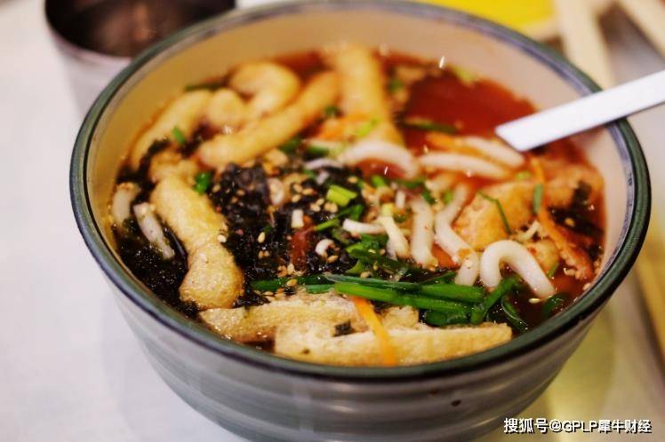 杨国福麻辣烫致歉：加盟店拿猪肺当抹布 蔬菜不