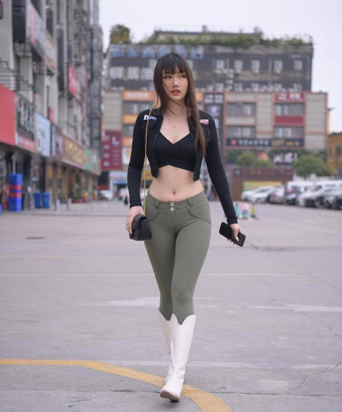 黑色|时尚当然需要紧致感，魅力四射，高级