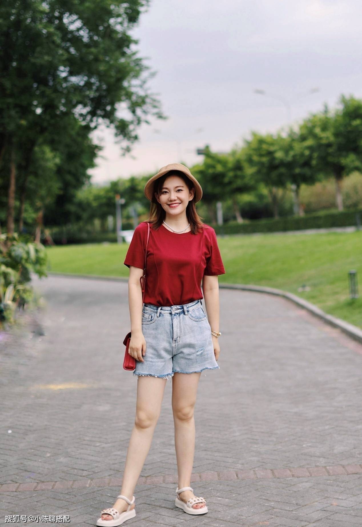 爱美|人之中年却撑不起气质感，五官的平淡穿什么都显廉价，这三招助你