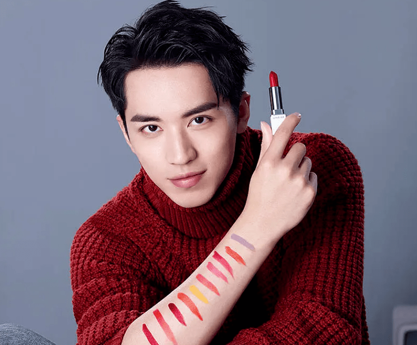 男星代言美妆需谨慎,吴磊油头粉面黄轩浓妆艳抹,一不小心成笑话