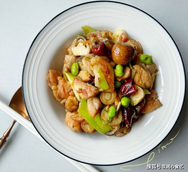 萧潇|42岁萧潇身材似少女，看了她晒的食谱，才知道自律的人多“可怕”