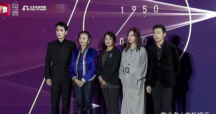 北电|北电校庆历代花旦同台比美！杨幂发际线瞩目，杨紫透明裙暴露腿粗