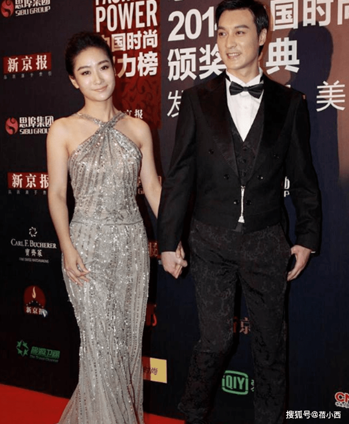 设计|陶昕然都被老公宠上天了，穿亮片挂脖连衣裙气质惊艳，身材一级棒