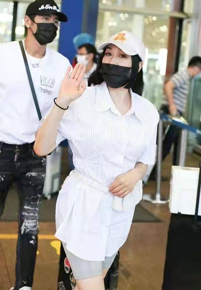 感觉|钟丽缇把自己打扮的太油腻，美颜也掩盖不了沧桑，脸都松垮了!