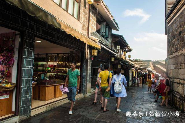 贵州有个六百年历史的石头城，原始古朴，集文化、风景和美食一体