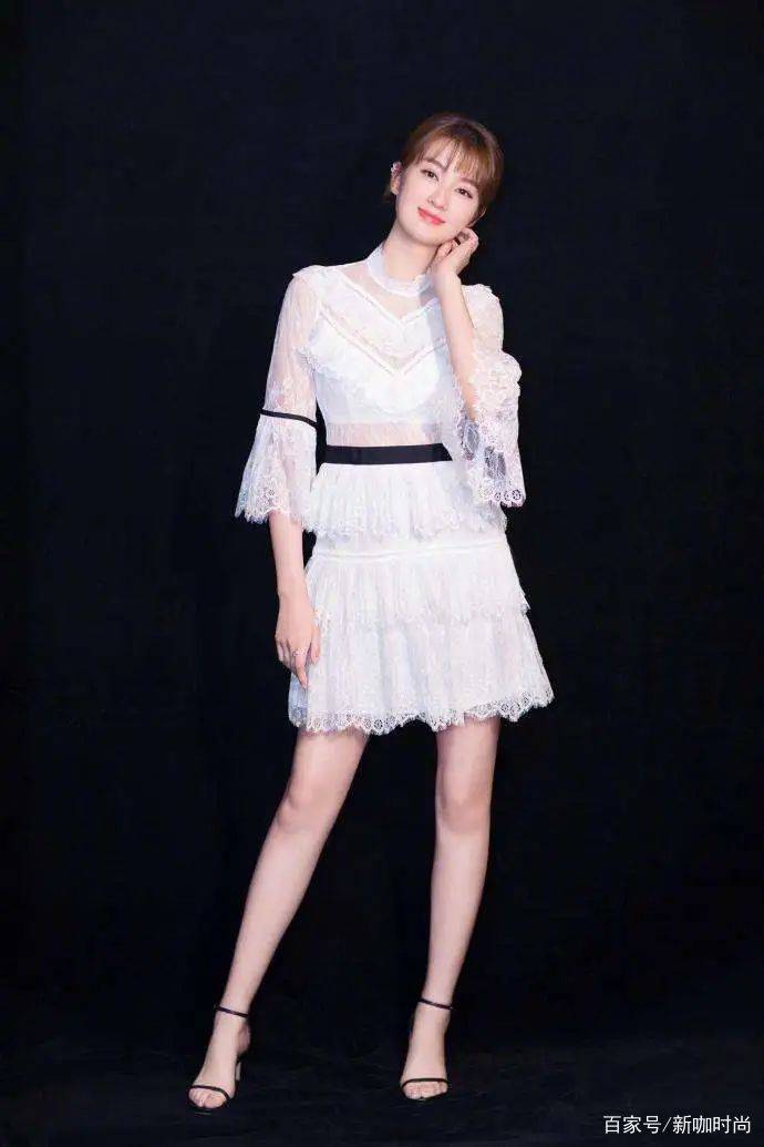 休闲风|乔欣越长越显嫩？18张风格各异美照，肤白貌美似少女
