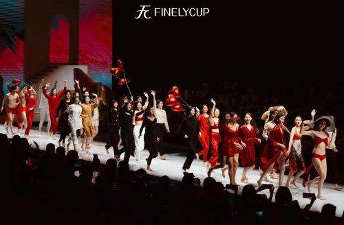 品牌|FINELYCUP梵妳卡波品牌代言人佟丽娅出席闺蜜日年度盛典