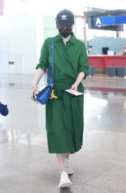 衬衣|范冰冰穿衬衫配背带裤亮相,出门就是焦点,生图根本不用P