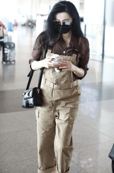 衬衣|范冰冰穿衬衫配背带裤亮相，出门就是焦点，生图根本不用P