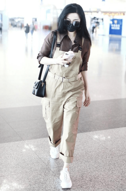 衬衣|范冰冰穿衬衫配背带裤亮相，出门就是焦点，生图根本不用P