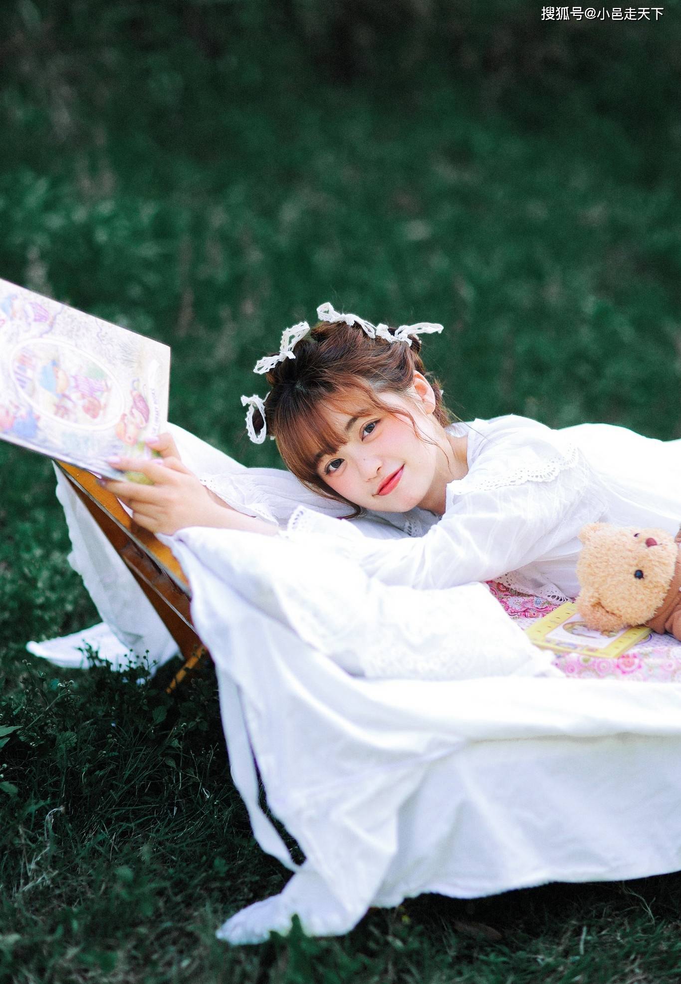 白色|校花白色连衣裙户外写真