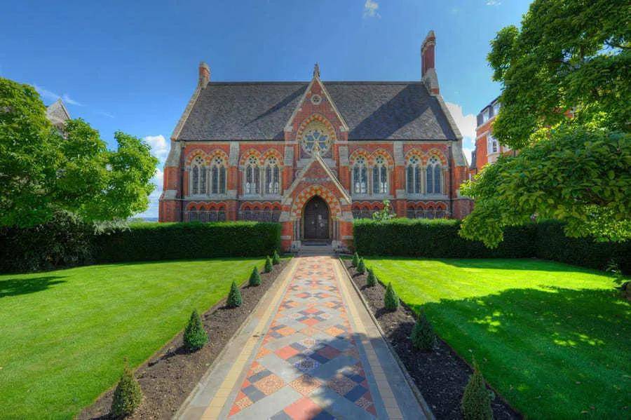 不过需要大家明确的是:public school也是英国私校,是英国私校的一种