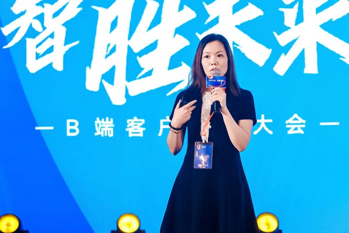 战略|近400名加盟商冒台风而来 来伊份首届招商大会透露多个实力信号