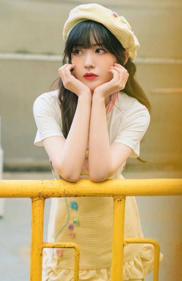 花瓣|赖美云新歌上线，穿“儿童裙”毫无违和感，夏日写真俏皮灵动