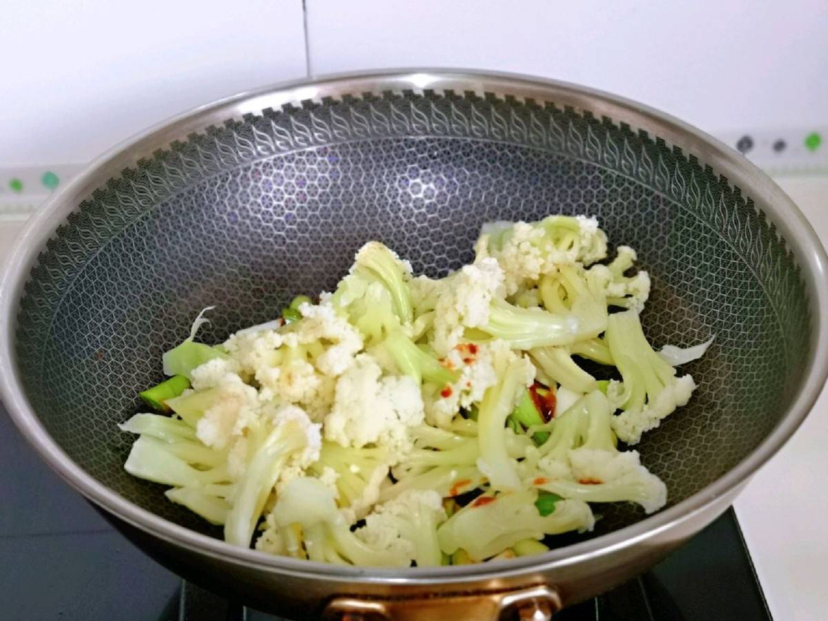 北极|家常干锅花菜，简单好操作，鲜美又下饭，给肉都不换