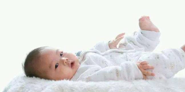 婴儿一般几个月可以自己独立翻身 39ca1dc71c59406296082d9fca28912b.jpeg
