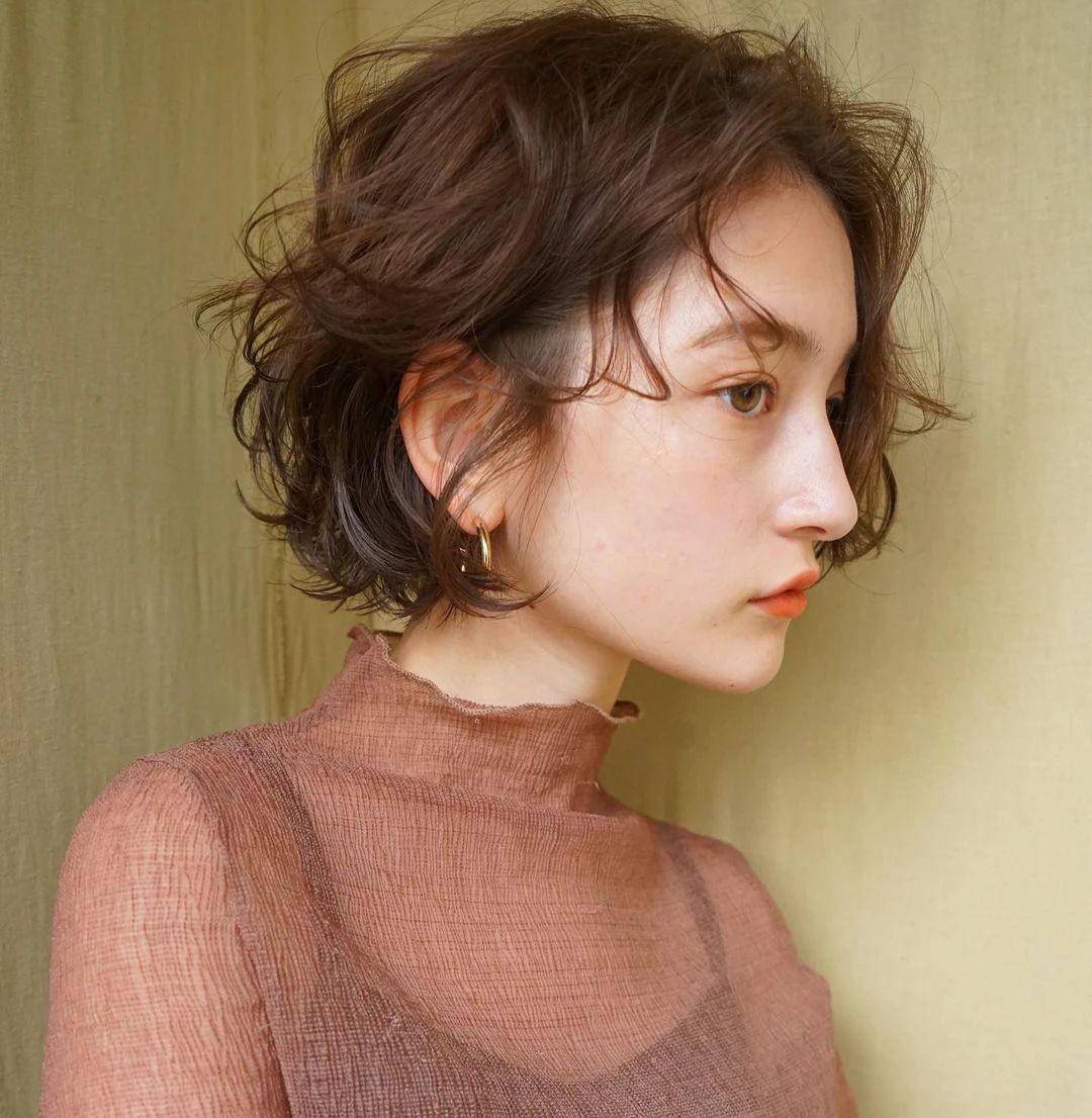 发型|女人别总扎“低马尾”，今年流行这3种发型，杨幂、迪丽热巴早安排了！