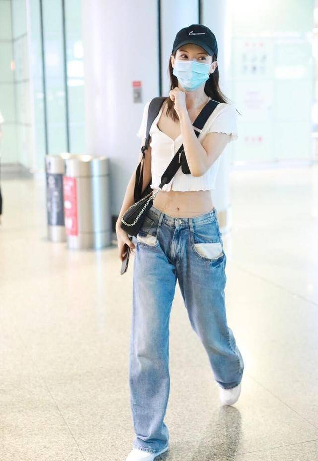 设计|金晨比例真好，小脑袋配骨感曲线，穿牛仔装气质阳光又少女