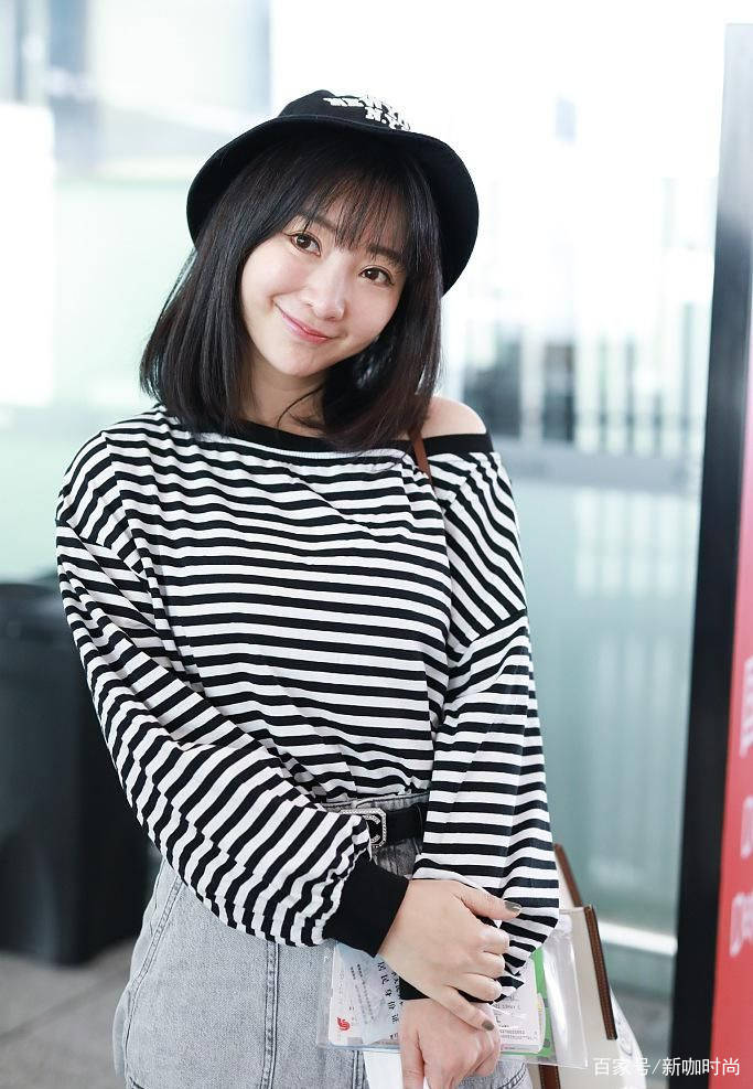 制造|柳岩的“酷girl”造型真时髦，露肩上衣搭工装牛仔，活力似少女