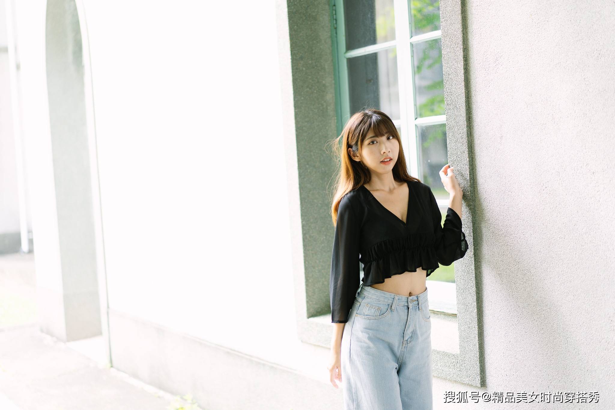 脖颈|时髦的极简风穿搭，简约又很女人味