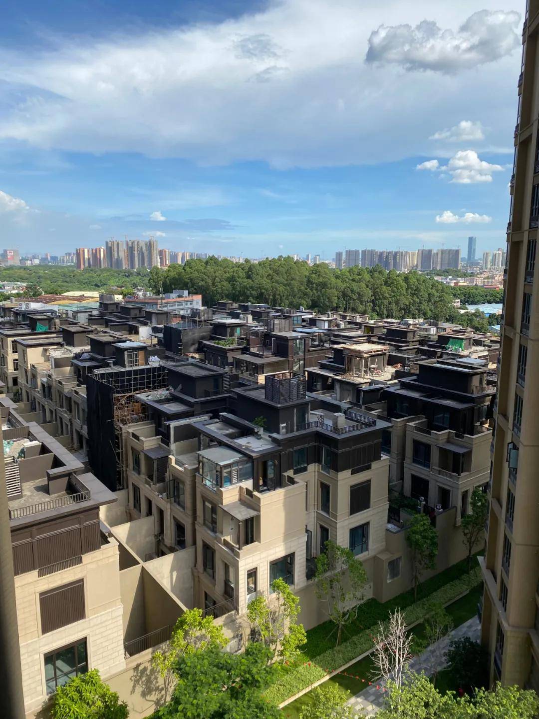 华润天合业主质疑物业不作为 别墅疯狂违建变"城中村"