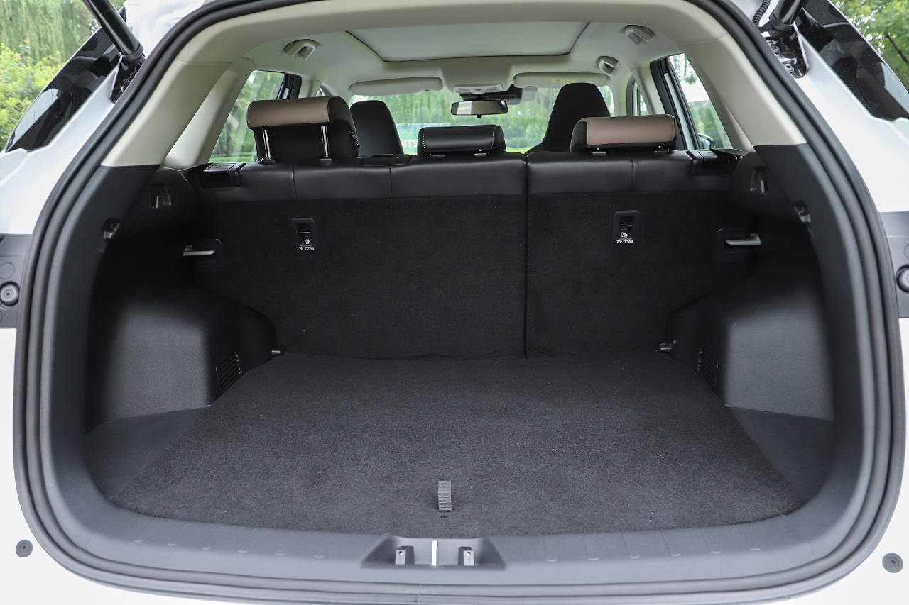 颜值十足的长安cs55plus开完后挑剔的地方真不多