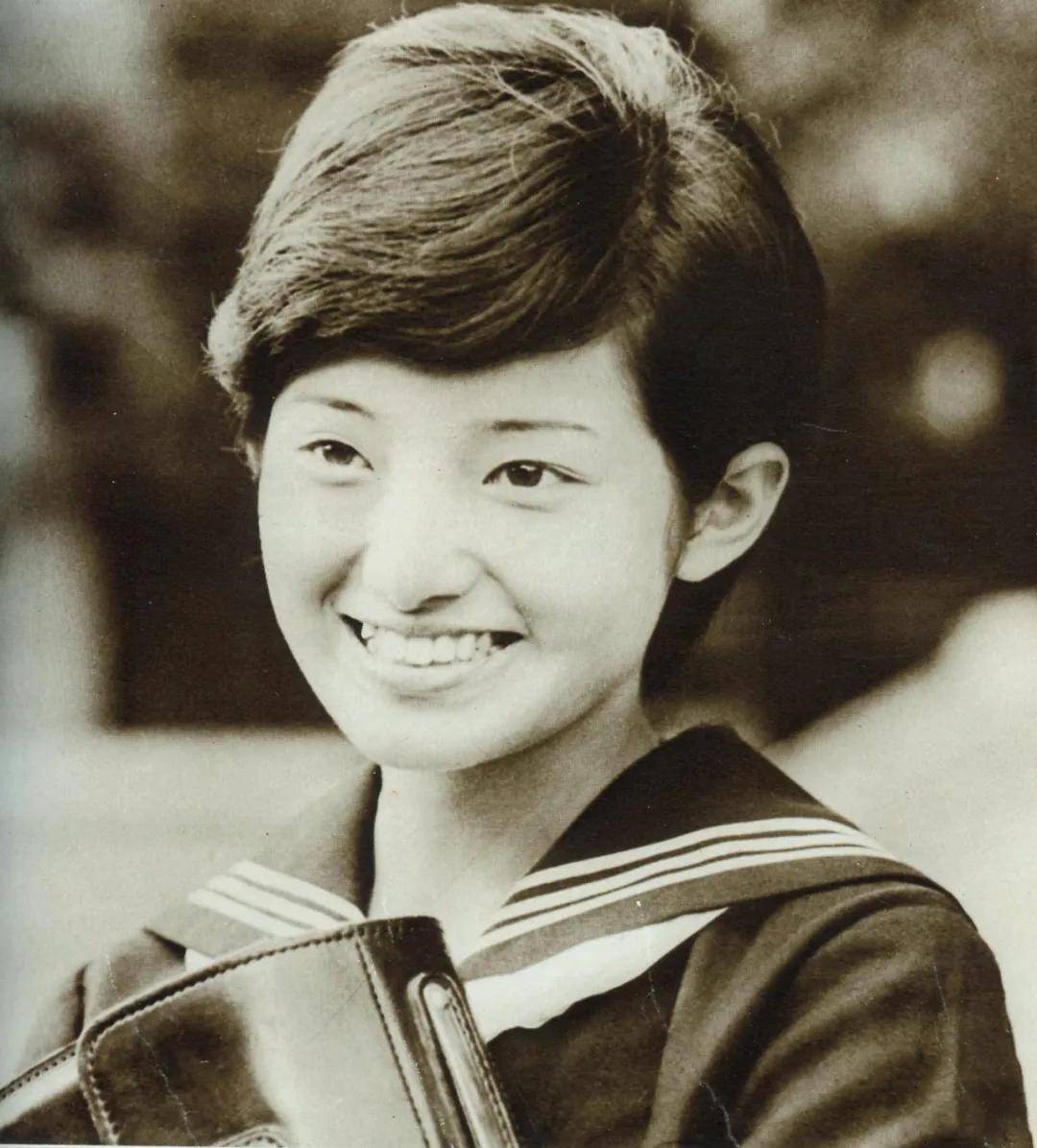 原创日本女星山口百惠中国影迷心中的女神如今62岁过得怎样