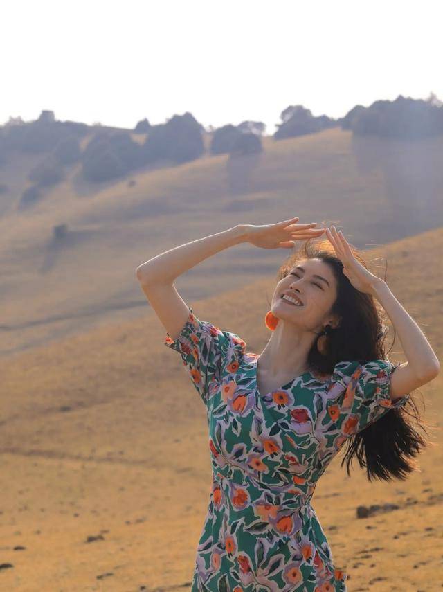 印花|印花裙，碎花裙，印花复古浪漫，很大气，穿上就变温柔小美女。