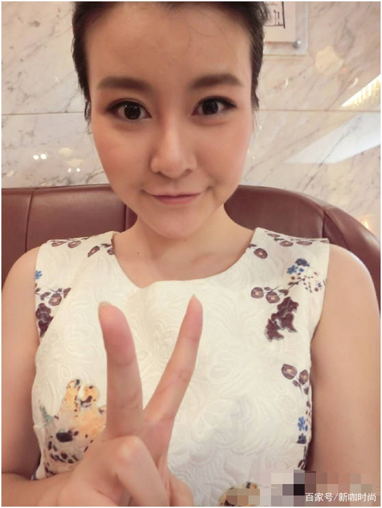 黄兆函|黄宏女儿长这样，穿一袭小黑裙气质优雅，窈窕身材挡不住