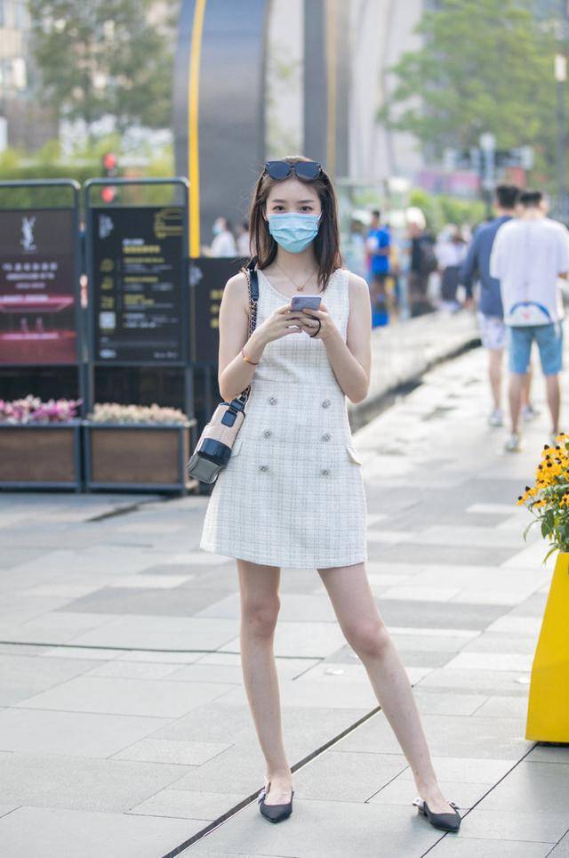 短裙|清凉透气的穿搭，是夏天的主流搭配，连衣短裙搭配很舒适