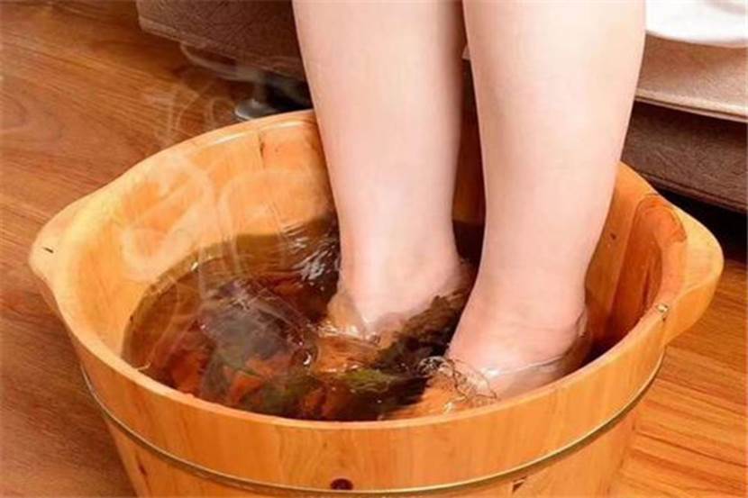 夏天用什么泡脚最好 3042283e8f1145608202e6375ed6d070.jpeg