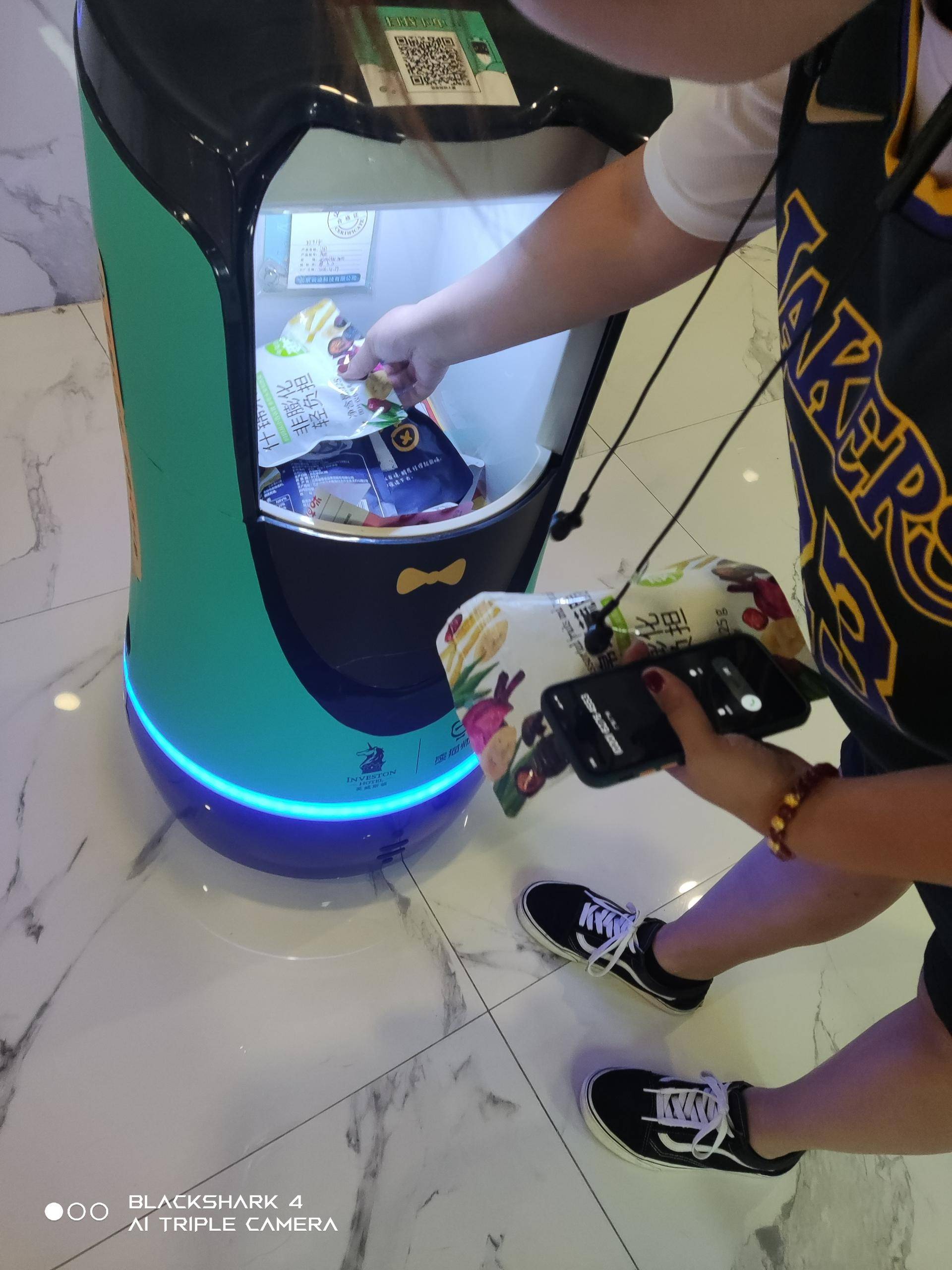 职场|熊猫师傅机器人下午茶跑腿服务，你值得拥有！