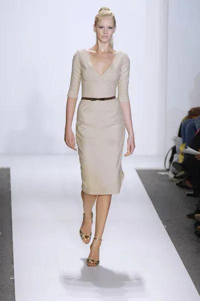 Obama|爱玩芭比娃娃的华裔设计师，入行三年就征服了奥巴马夫人