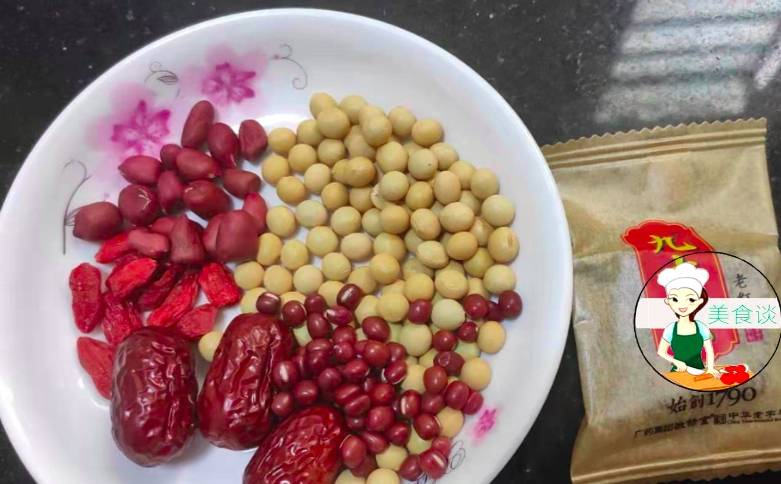 黄豆|夏天,聪明女人早餐都喝它,坚持每天吃一碗,气色红润,比牛奶强