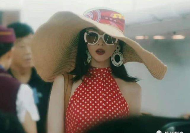 好身材|刚谈恋爱就敢收十几万的项链,亦舒女郎都拜金?