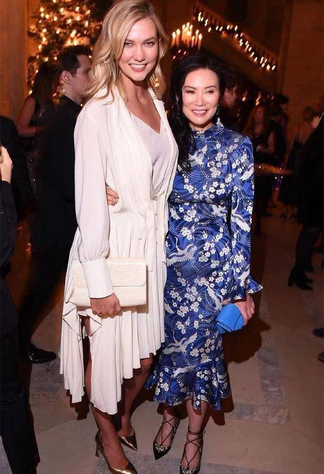 小姑娘|邓文迪真有自信!连粉嫩“章鱼裙”也敢挑战,一般小姑娘都不敢穿