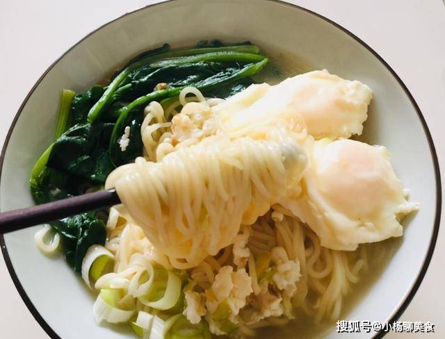 面的|这早餐,只需10分钟就搞定,有菜有汤有蛋,热乎乎特好吃