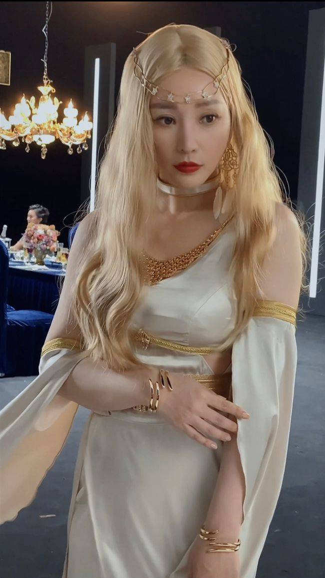 金发|当女星遇上金发：鞠婧祎御姐杨幂惊艳，程潇像从动漫里抠出来的！