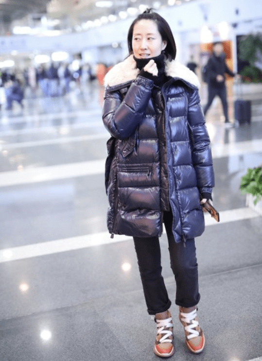 刘敏涛|真服了刘敏涛，那么短的头发还冲头扎个小啾啾，45岁素颜也显嫩