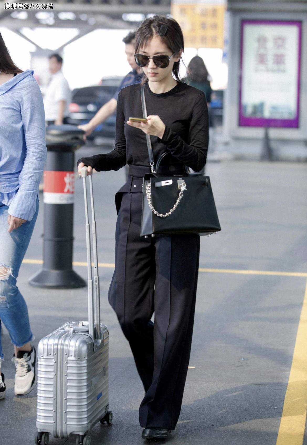 显高|159cm王子文太懂显高穿搭,白色连衣裙配宽腰带,高级显瘦有气场